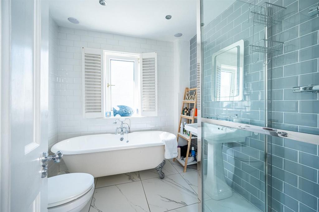 Bathroom (2).jpg