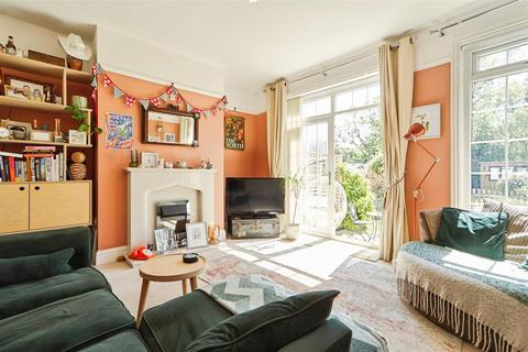 10 Ash Grove, Bingley, BD16 1LU