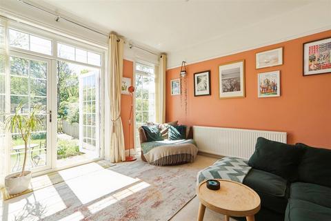 10 Ash Grove, Bingley, BD16 1LU