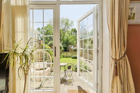 10 Ash Grove, Bingley, BD16 1LU