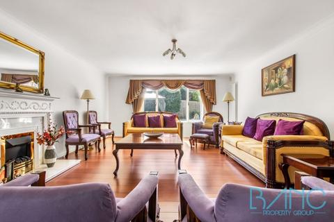 5 Bradgate Close, Cuffley, Potters Bar, EN6 4RF