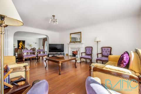 5 Bradgate Close, Cuffley, Potters Bar, EN6 4RF
