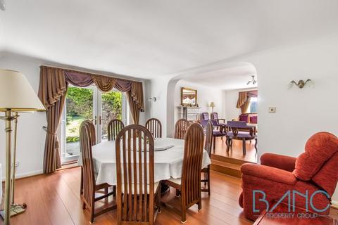 5 Bradgate Close, Cuffley, Potters Bar, EN6 4RF