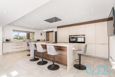 5 Bradgate Close, Cuffley, Potters Bar, EN6 4RF
