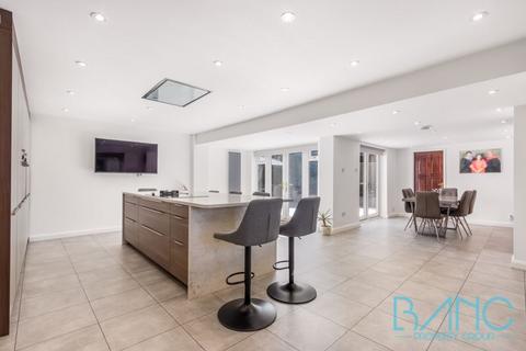 5 Bradgate Close, Cuffley, Potters Bar, EN6 4RF