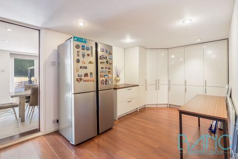 5 Bradgate Close, Cuffley, Potters Bar, EN6 4RF