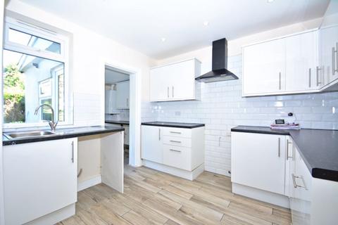 5 bedroom semi-detached house for sale, The Broadway, Minster
