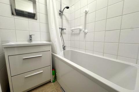 1 bedroom apartment to rent, Crest Court, Hereford