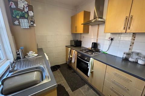 2 bedroom ground floor flat to rent, Myrtle Grove, Wallsend NE28