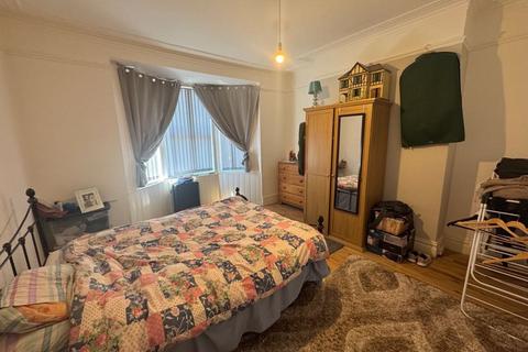 2 bedroom ground floor flat to rent, Myrtle Grove, Wallsend NE28