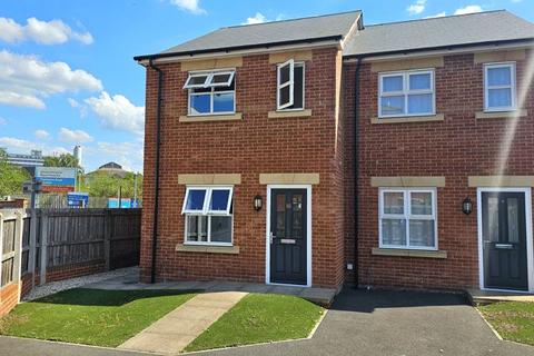2 bedroom semi-detached house to rent, Claremont Road, Gloucester