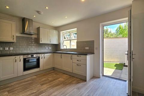 2 bedroom semi-detached house to rent, Claremont Road, Gloucester
