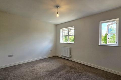 2 bedroom semi-detached house to rent, Claremont Road, Gloucester
