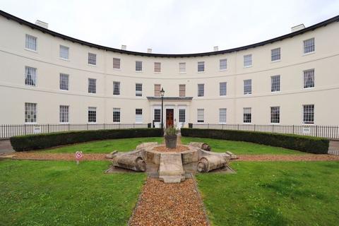 2 bedroom apartment to rent, The Crescent, Gloucester