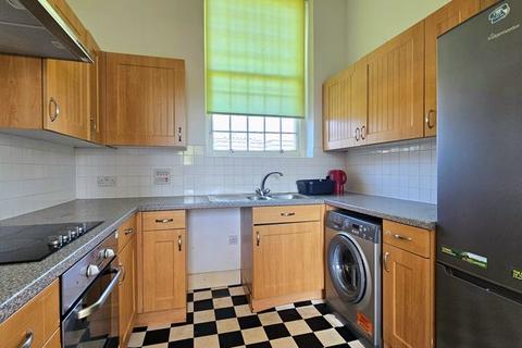 2 bedroom apartment to rent, The Crescent, Gloucester