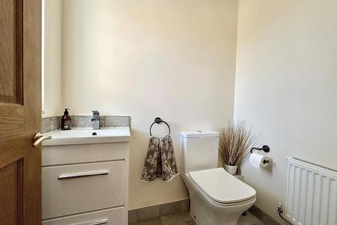 28 Hobby Close, Northampton, NN4 0RN