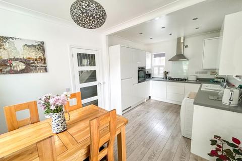 11 Chestnut Parade, Shepton Mallet, BA4 4DW