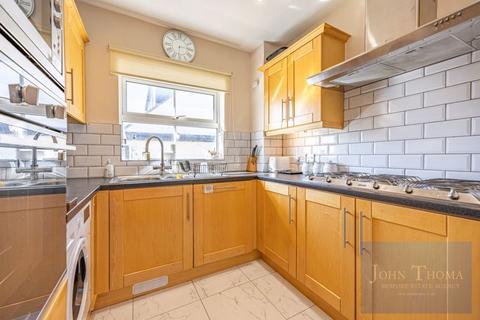 2 bedroom property for sale, Manor Road, Chigwell IG7