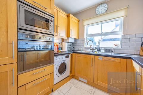 2 bedroom property for sale, Manor Road, Chigwell IG7