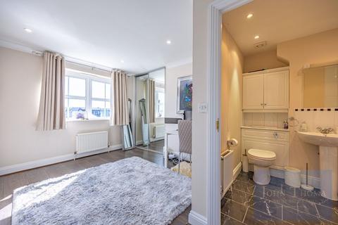 2 bedroom property for sale, Manor Road, Chigwell IG7