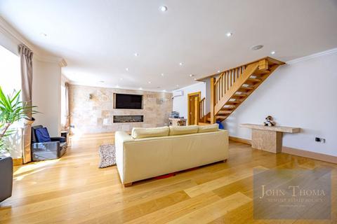 5 bedroom detached house for sale, Manor Road, Chigwell IG7