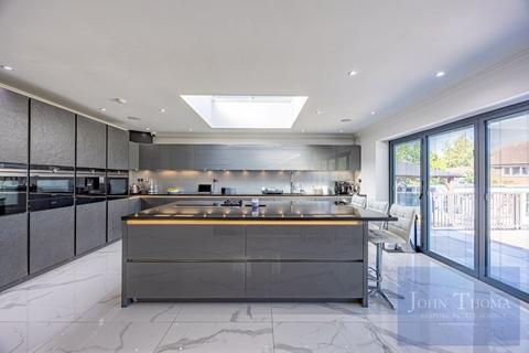 5 bedroom detached house for sale, Manor Road, Chigwell IG7