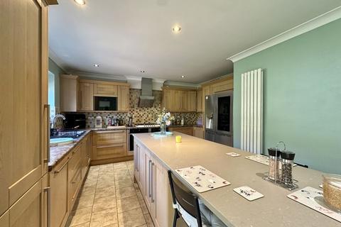 4 bedroom detached house for sale, Bracken Hill, Ackworth WF7