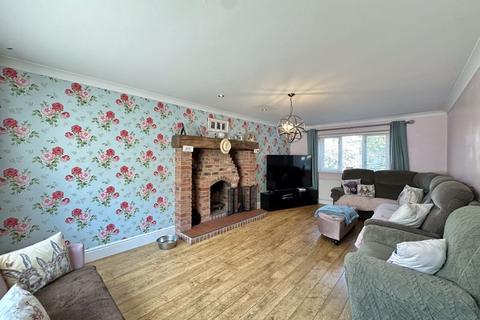 4 bedroom detached house for sale, Bracken Hill, Ackworth WF7