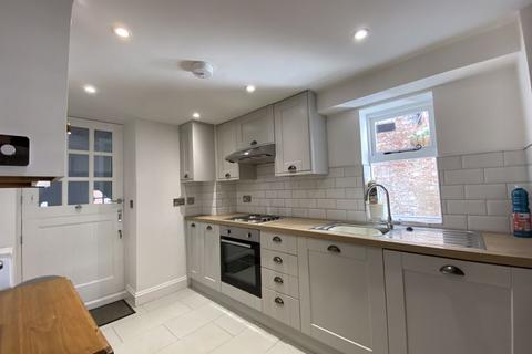 2 bedroom terraced house to rent, High Street, Stourbridge DY7