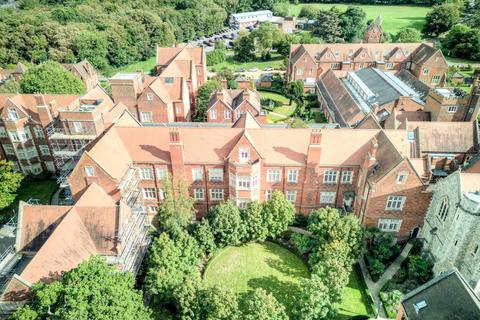 2 bedroom apartment for sale, Tudor Court, The Galleries, CM14
