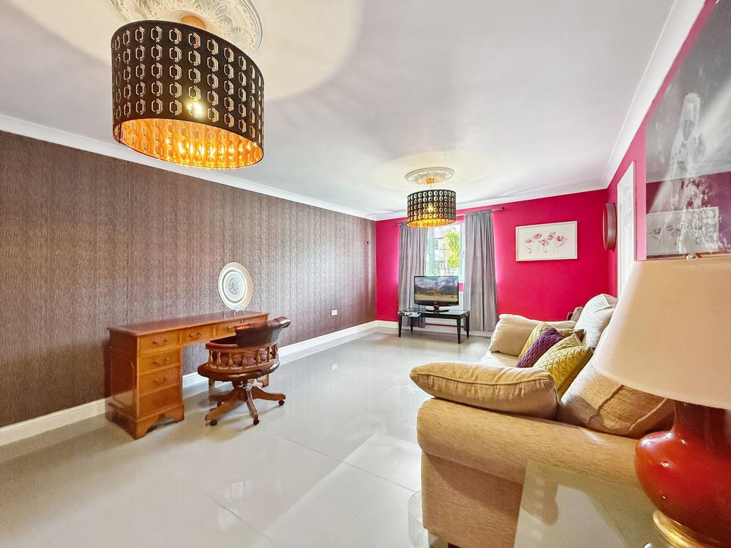 Bedroom 4/Lounge 2
