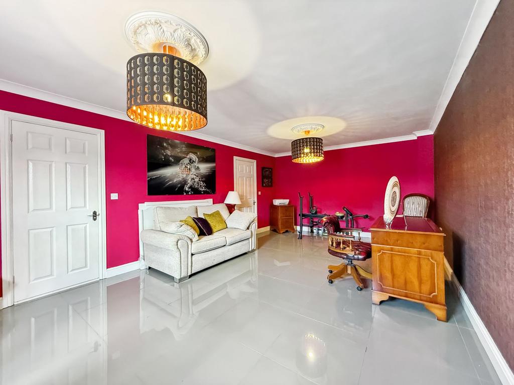 Bedroom 4/Lounge 2