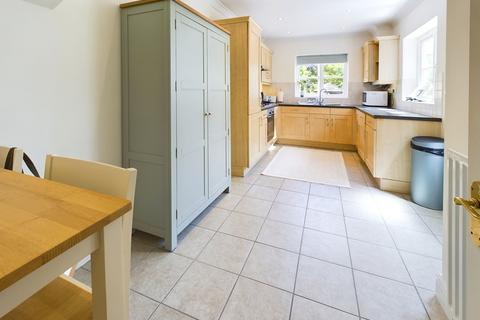 2 Bradleys, Shipton Under Wychwood, Chipping Norton, OX7 6BN