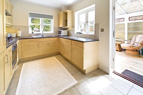 2 Bradleys, Shipton Under Wychwood, Chipping Norton, OX7 6BN