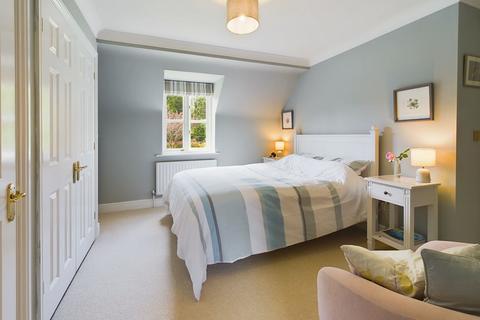 2 Bradleys, Shipton Under Wychwood, Chipping Norton, OX7 6BN