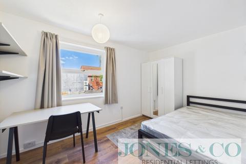 3 bedroom flat to rent, Mousehold Street