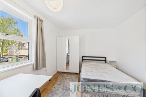 3 bedroom flat to rent, Mousehold Street