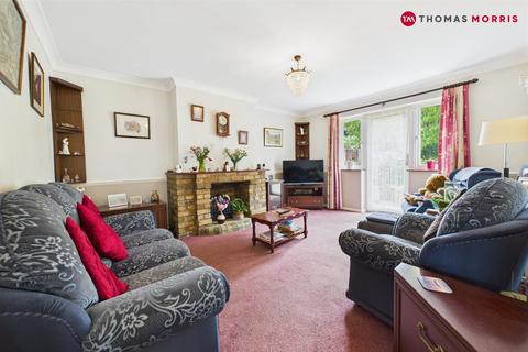 2 bedroom bungalow for sale, Holme Court Avenue, Bedfordshire SG18