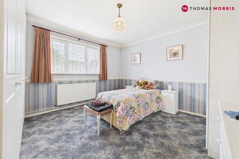 2 bedroom bungalow for sale, Holme Court Avenue, Bedfordshire SG18