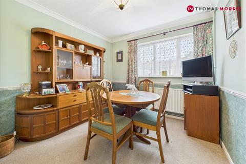 2 bedroom bungalow for sale, Holme Court Avenue, Bedfordshire SG18