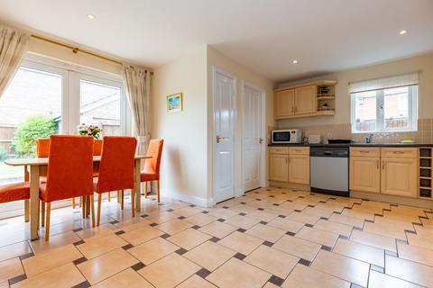 4 bedroom detached house for sale, Hatters Court, Warwickshire CV12