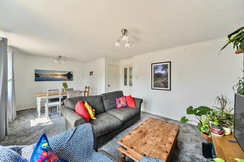 65 Queensway, Caversham, Reading, RG4 6SJ