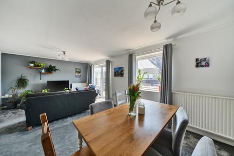 65 Queensway, Caversham, Reading, RG4 6SJ