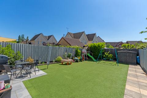 21 Baynard Avenue, Little Dunmow, Dunmow, CM6 3FF