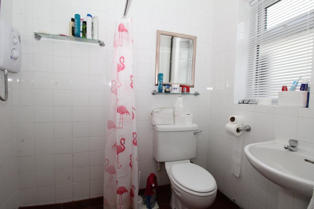 Downstairs En-Suite