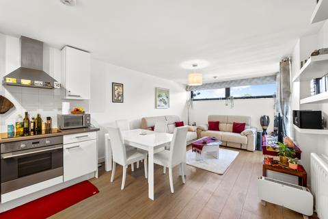 1 bedroom flat to rent, Carter House, SW11