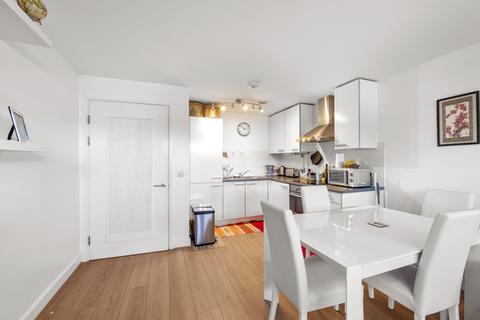 1 bedroom flat to rent, Carter House, SW11