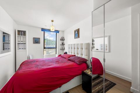 1 bedroom flat to rent, Carter House, SW11