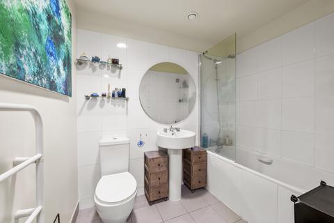 1 bedroom flat to rent, Carter House, SW11