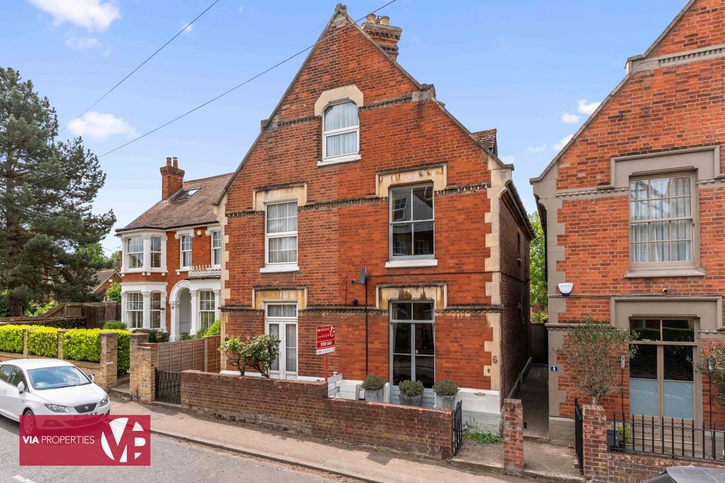 6 Rose Vale Hoddesdon EN11 8 NR via properties...